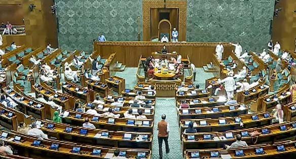 எஸ்.ஐ.ஆருக்கு எதிர்ப்பு:  எதிர்க்கட்சிகளின் அமளியால் முதல் நாளே முடங்கியது பாராளுமன்றம்